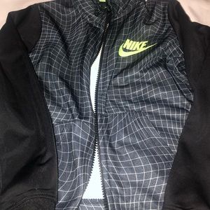 Boys 2 piece Nike dri-fit suit